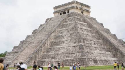 Tourists visiting Chicken Itza